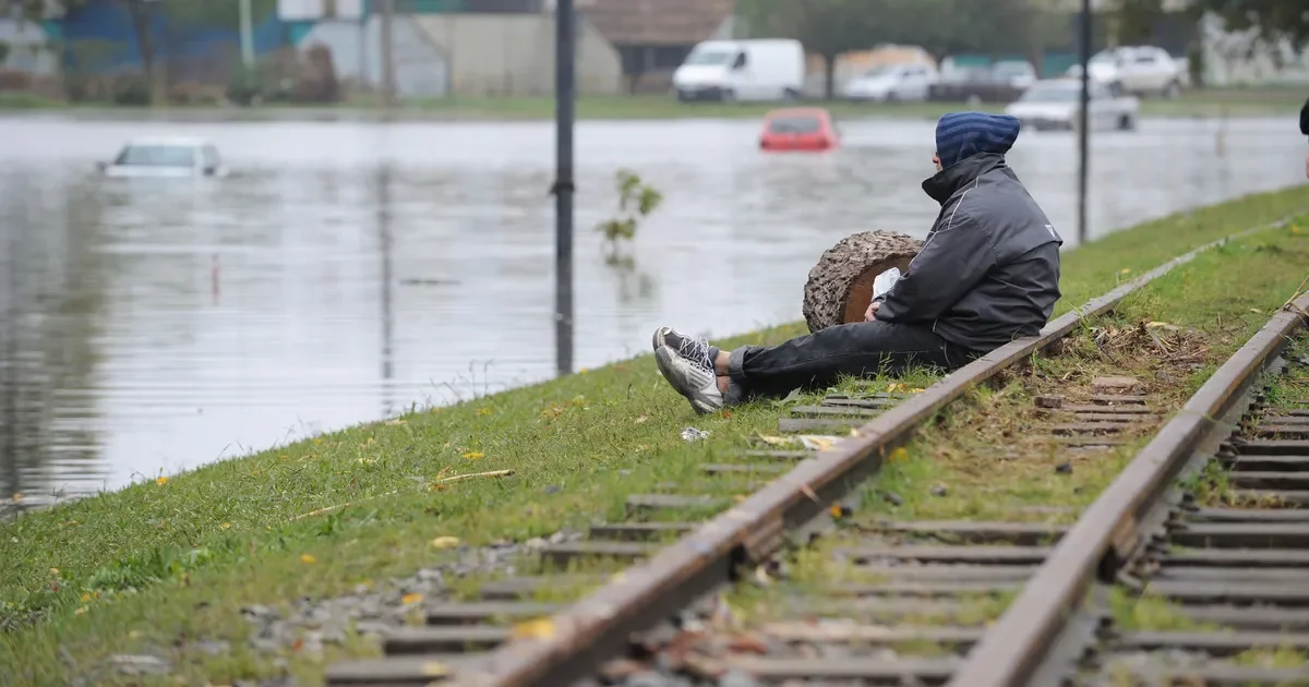 Kicillof alerta a La Plata: el plan del Súper Niño busca mitigar inundaciones en la región
