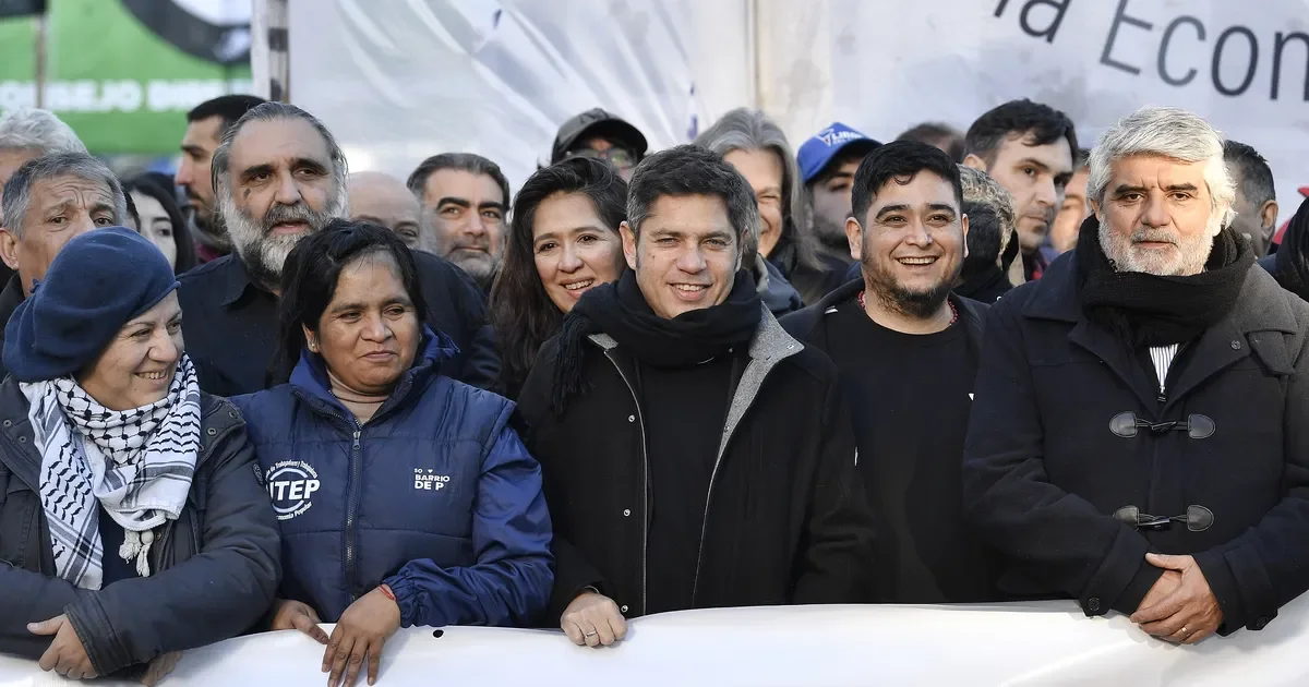 Kicillof apoya a los fieles en la peregrinación por San Cayetano en La Plata