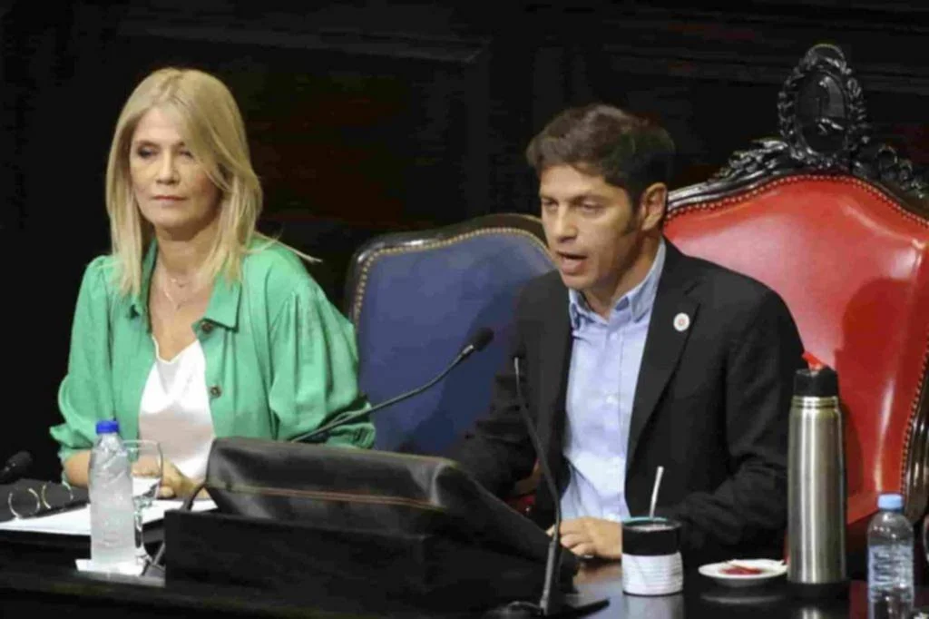 Kicillof asume liderazgo del PJ en Buenos Aires: un nuevo rumbo político para la provincia.