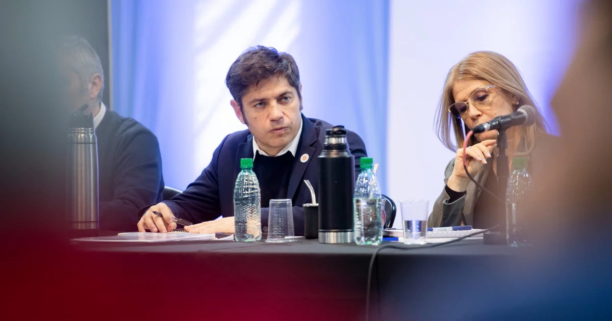 Kicillof desafía a la oposición en cumbre provincial: se preparan para las PASO o internas