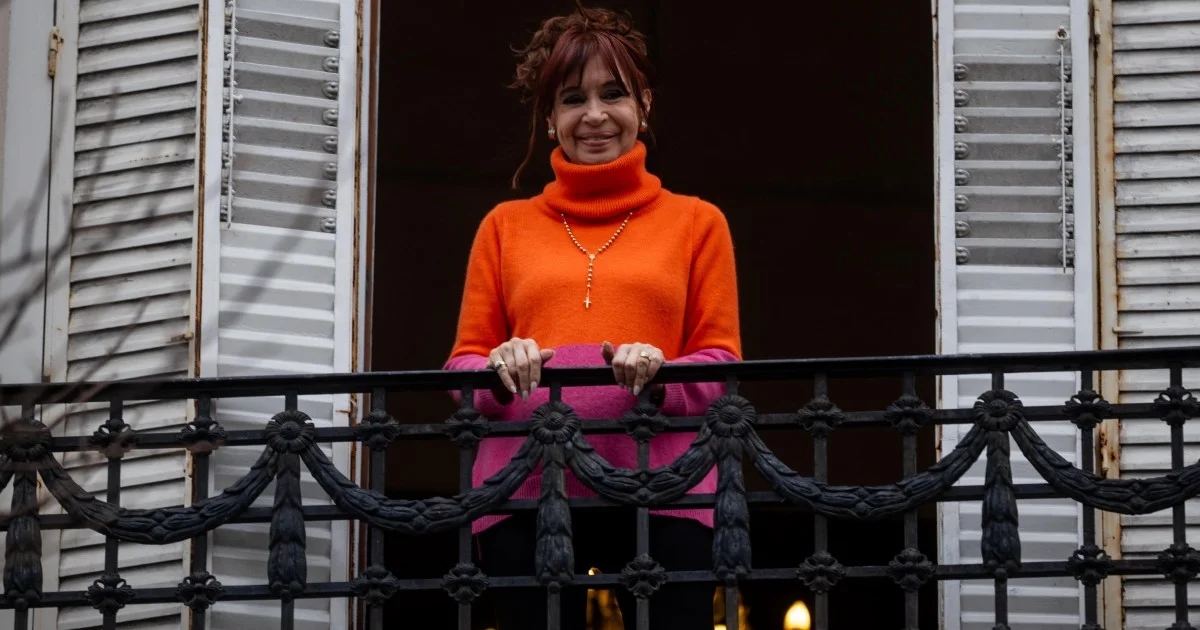 Kicillof enfrenta advertencias de Cristina sobre la unidad del Frente en La Plata