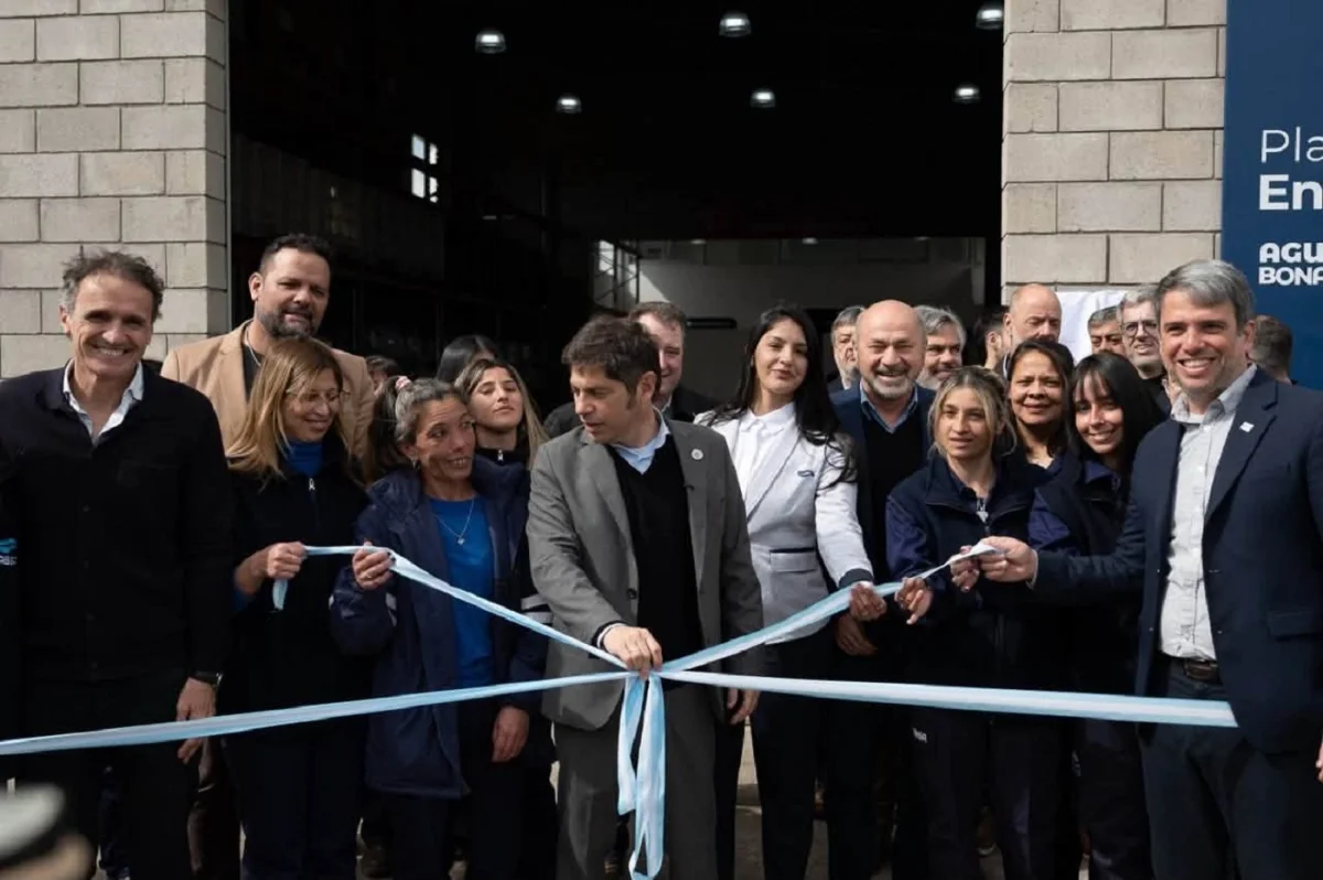 Kicillof inauguró una planta embotelladora de ABSA en Ensenada