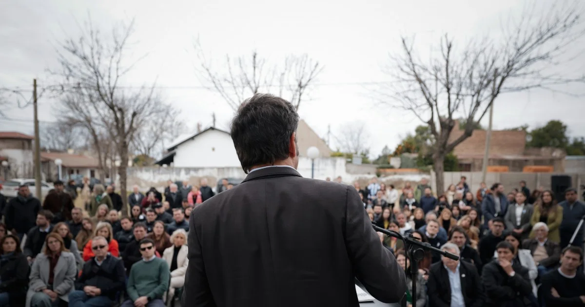 Kicillof se posiciona como el principal rival de Milei, superando a Cristina en la encuesta