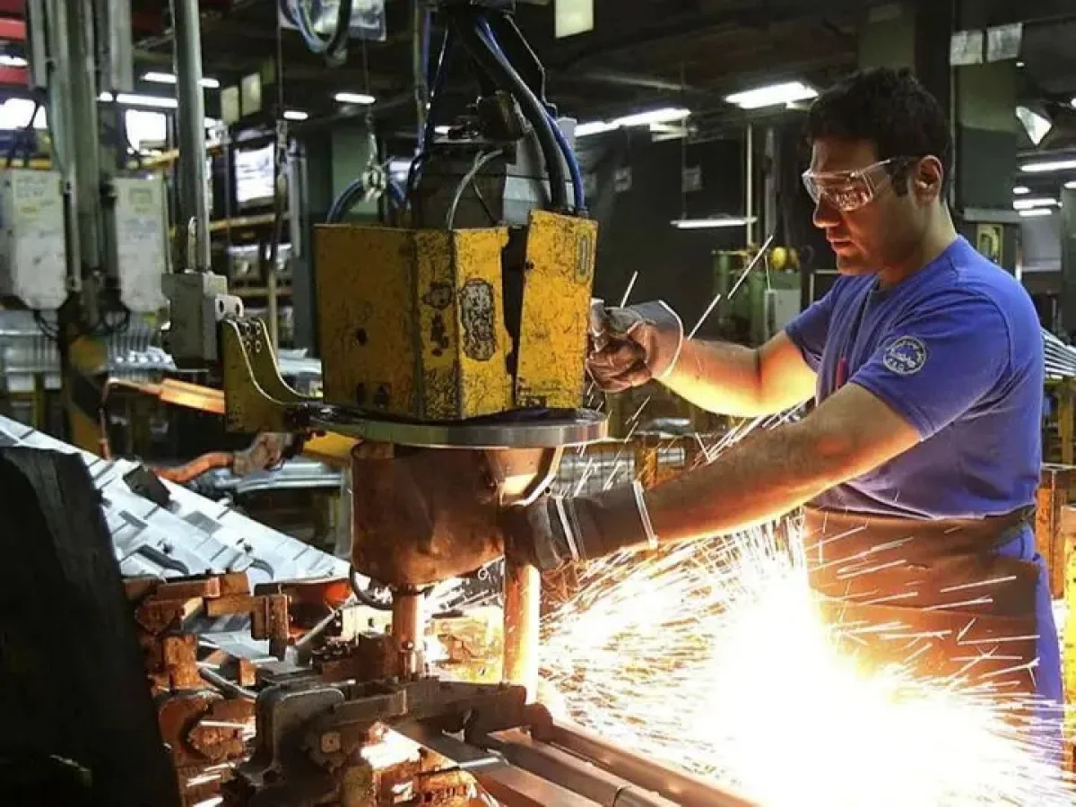 La baja de salarios y el cierre de empresas afecta a trabajadores en La Plata y Ensenada
