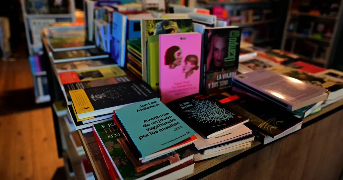 La Biblioteca Central de La Plata organiza suelta de libros con música y sorteos para todos