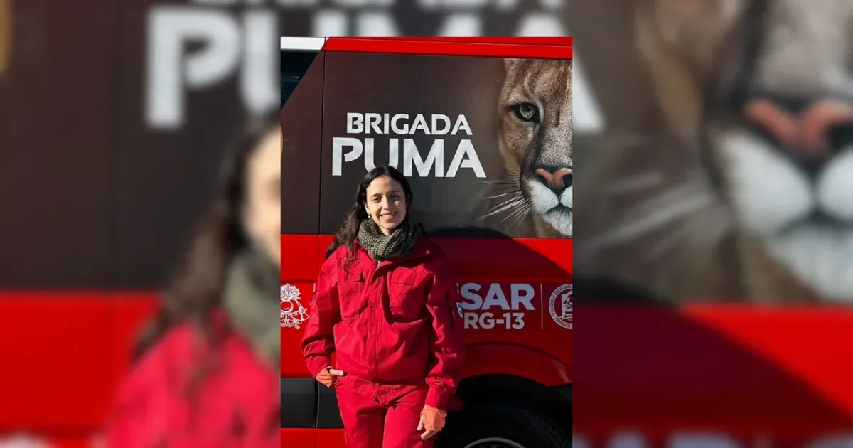 La bombera de El Peligro regresa al país tras misión en Venezuela y será homenajeada en su cuartel