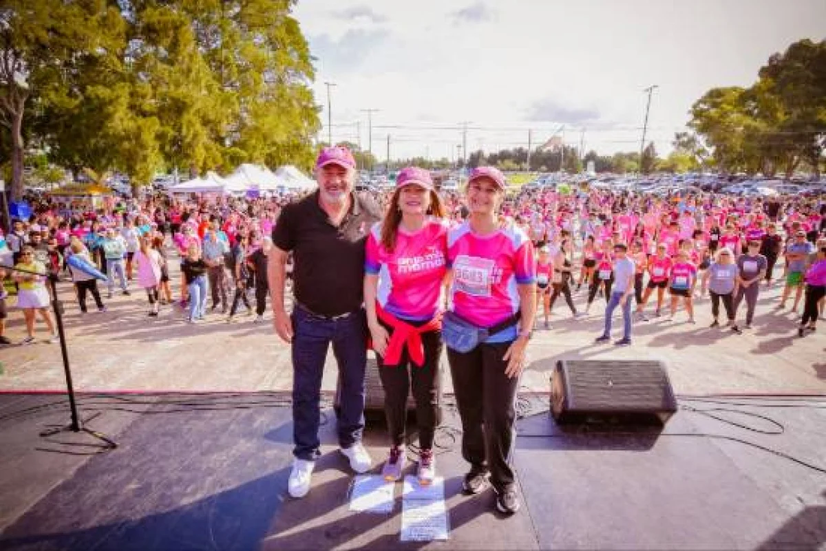 La carrera “Amo Mis Mamas” reúne a más de 5 mil corredores en Ensenada, celebrando la vida y la maternidad.