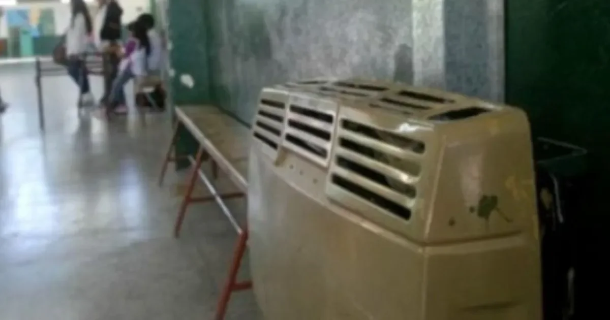 La comunidad educativa de La Plata exige calefacción ante la llegada del frío