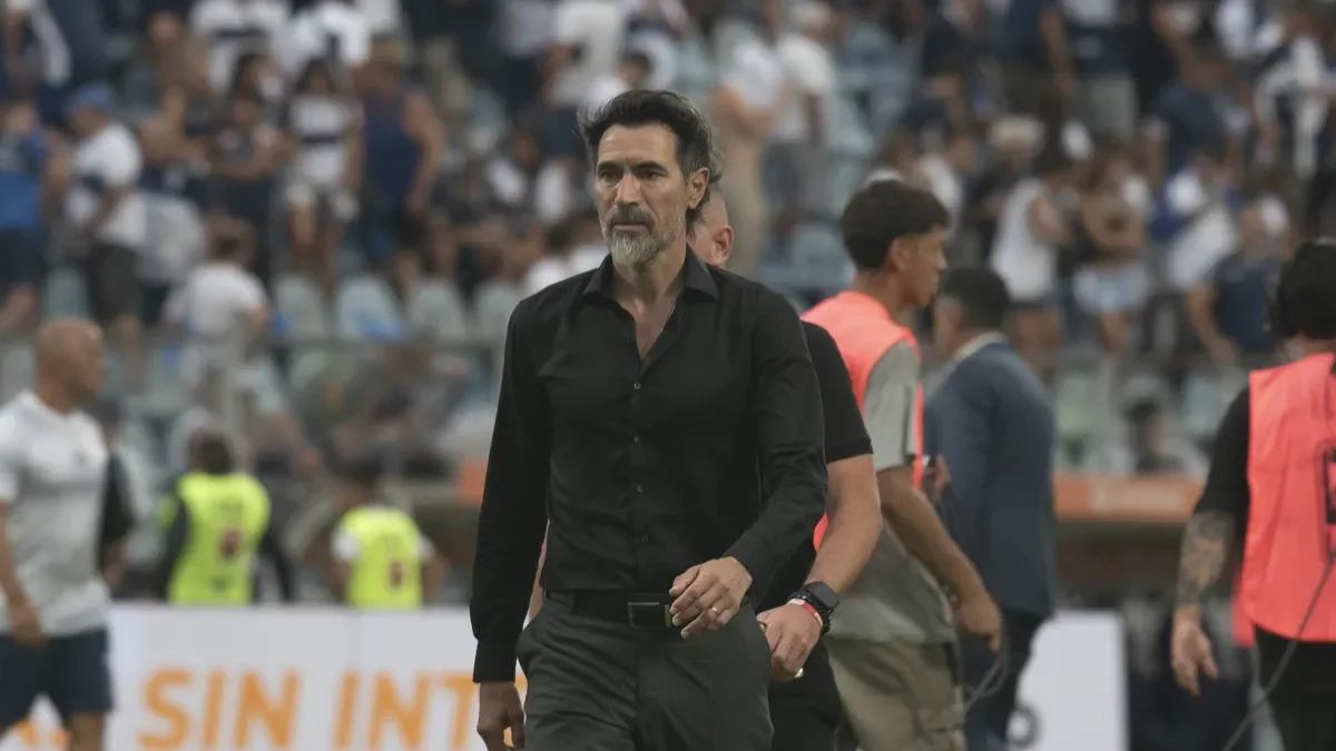 La despedida de Eduardo Domínguez reúne a estudiantes y Sarmiento en Ensenada