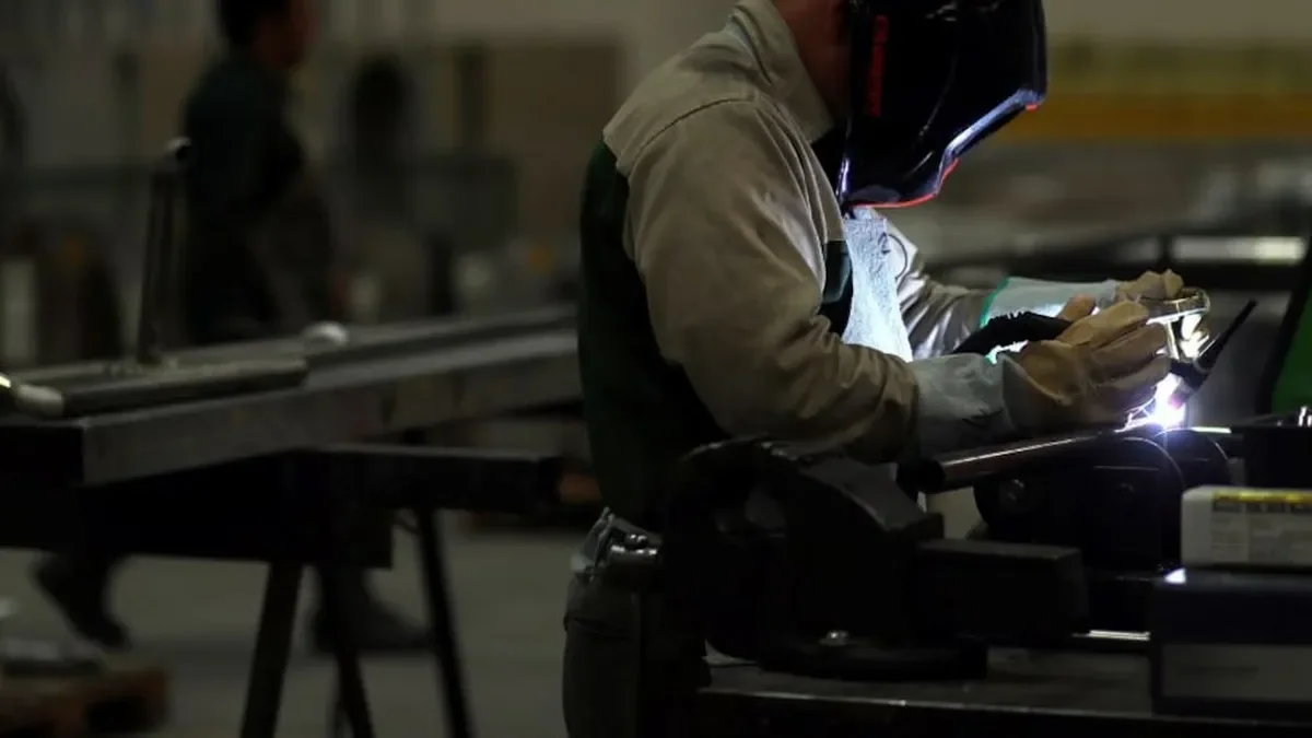 La economía argentina al borde de la recesión: expertos alertan sobre el impacto en La Plata y Ensenada