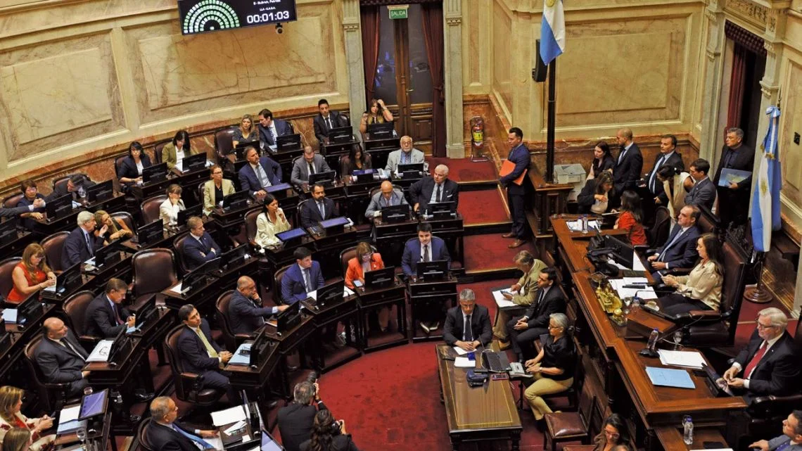 La economía argentina se expande mientras la inversión se desploma: un dilema para el futuro.