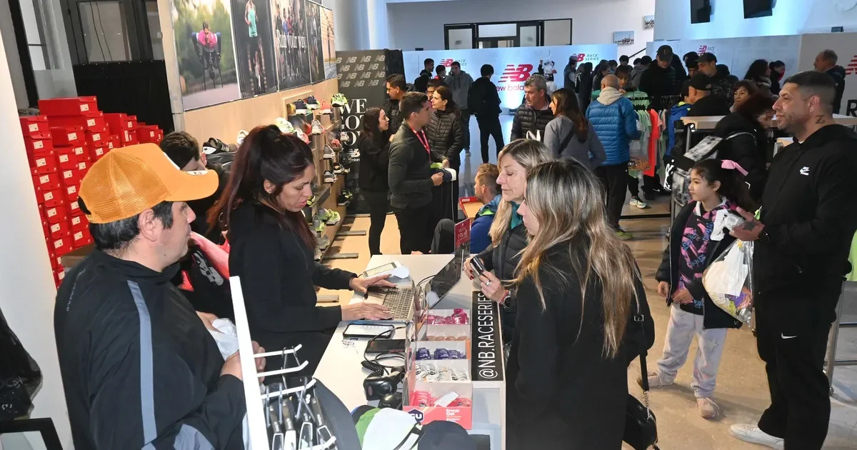 La entrega de kits para la Media Maratón La Plata genera gran expectativa entre los corredores