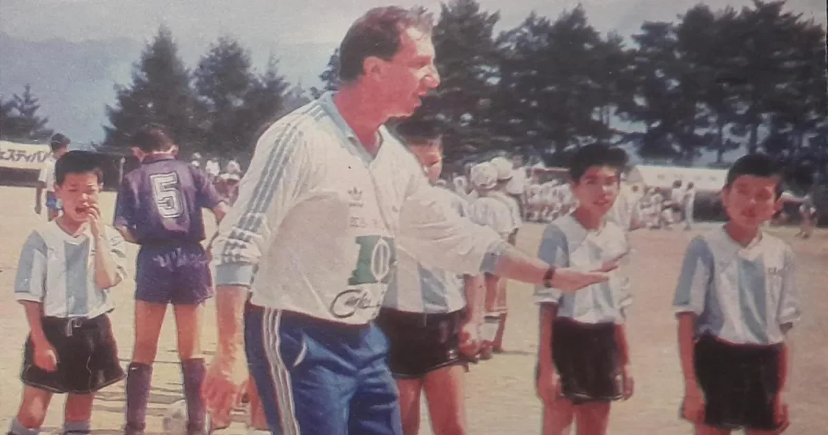 La escuela Internacional de Carlos Bilardo en La Plata: un legado con tres sedes
