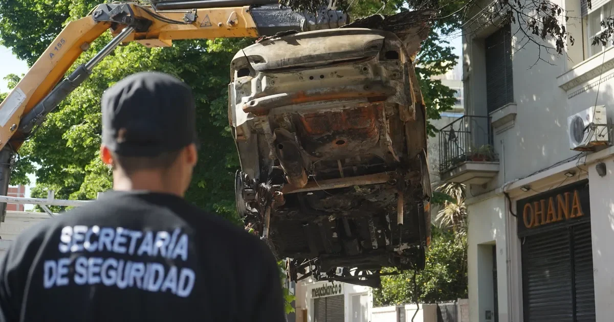 La Plata avanza en la limpieza de calles: más de 2.000 autos retirados del espacio público