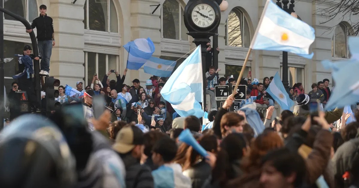 La Plata celebra a lo grande: el partido que unió a la ciudad en la fiesta del fútbol