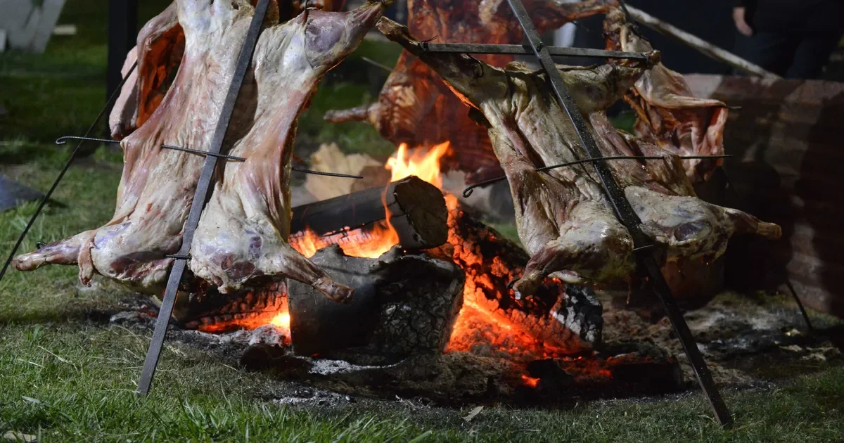 La Plata celebra la tradición del cordero: un festín gastronómico a solo un paso
