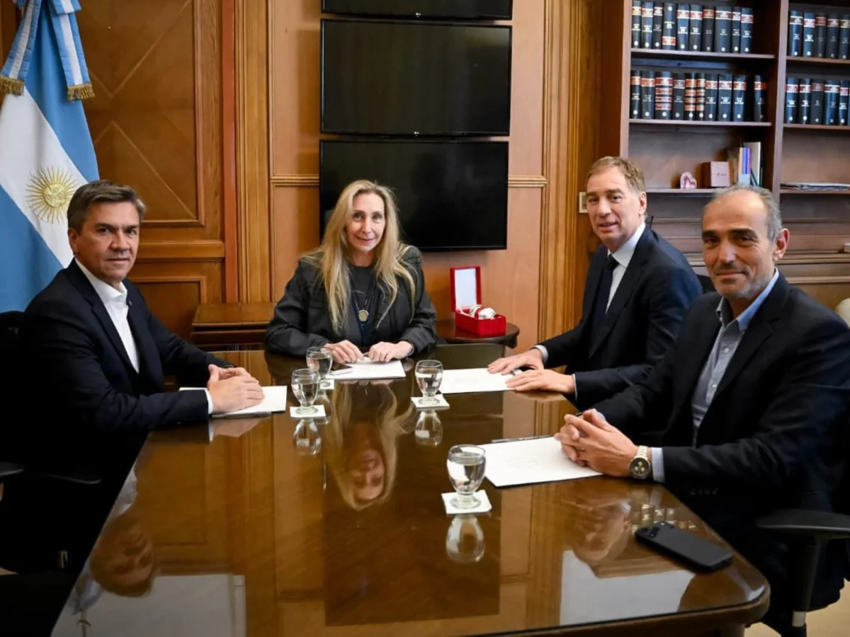 La Plata enfrenta incertidumbre política tras la suspensión de las PASO por el gobernador radical