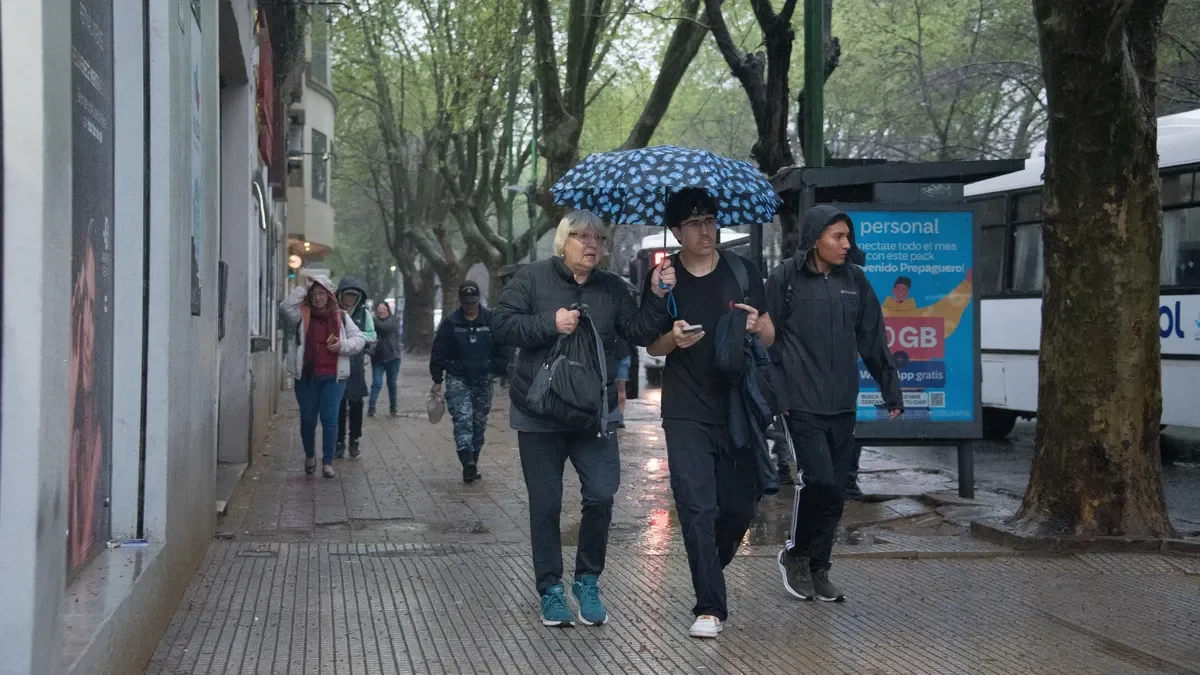 La Plata enfrenta lluvias intensas: vecinos en alerta por posibles inundaciones