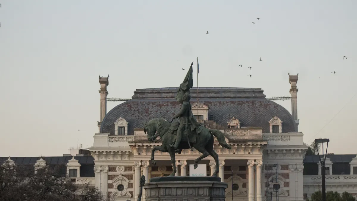 La Plata enfrenta un domingo de lluvias que afecta actividades al aire libre