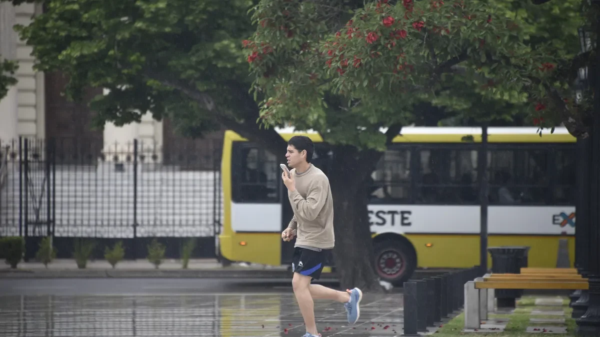 La Plata enfrenta un sábado con lluvia que podría afectar actividades al aire libre