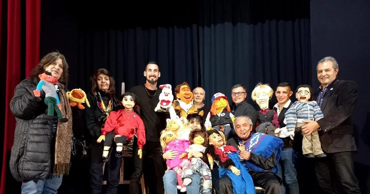 La Plata exhibe su talento en la primera muestra de muñecos de ventriloquía