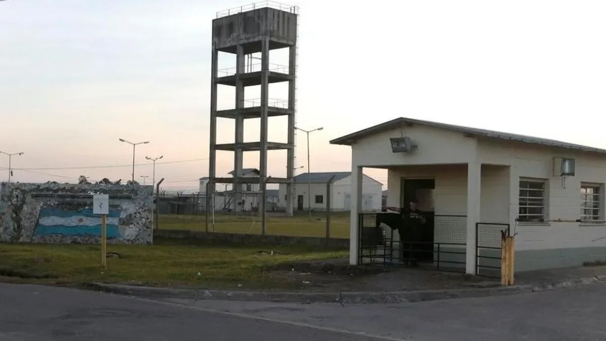 La Plata: hallan el cuerpo de un hombre detenido por intento de homicidio en su celda