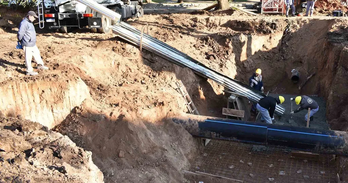 La Plata mejora la presión de agua: más de 34 mil vecinos se beneficiarán tras rehabilitación del Acueducto Norte.