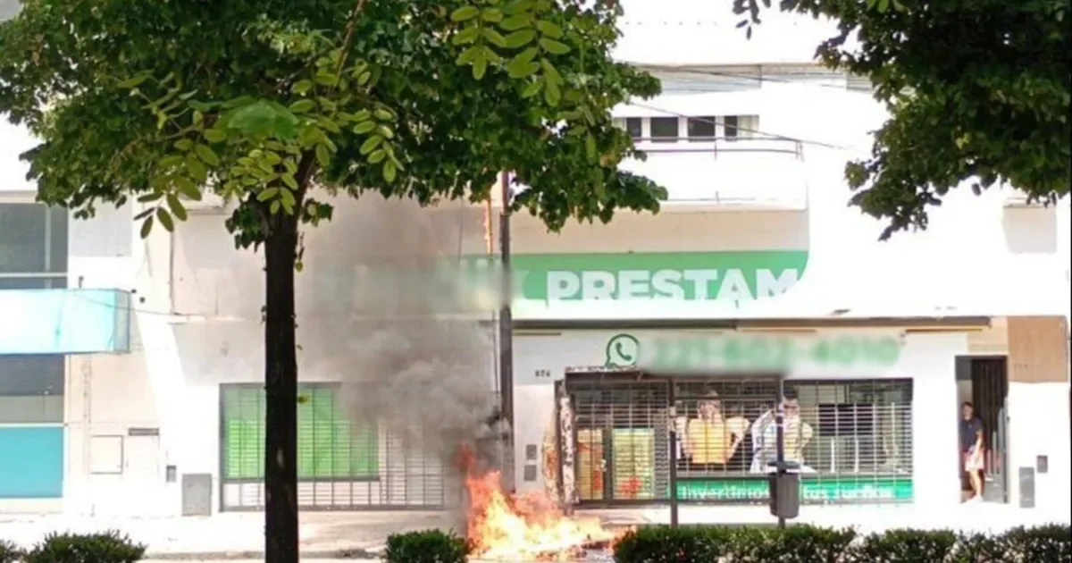 La Plata: pirómano arrestado tras incendiar seis contenedores en una noche