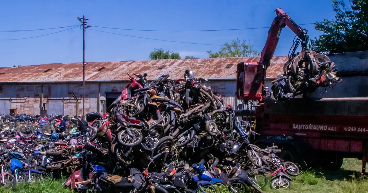 La Plata podría sumarse a la lucha contra picadas con compactación de motos usadas