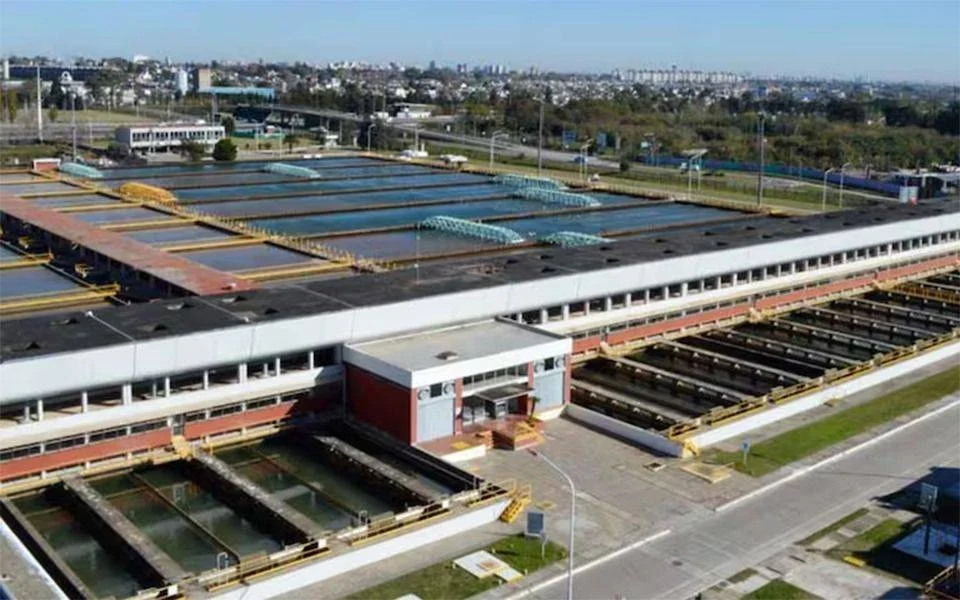 La Plata protege el acceso al agua: tribunal detiene privatización de AySA