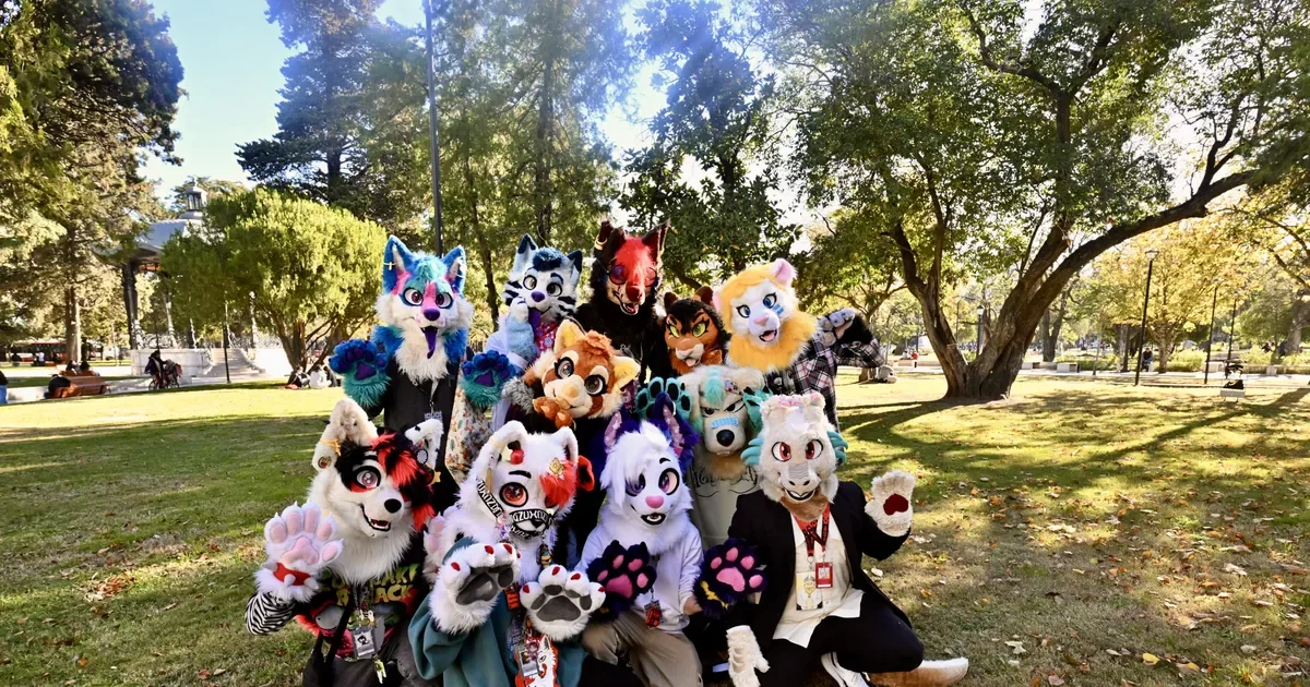 La Plata recibe a miles de amantes del furry en la convención más grande del país