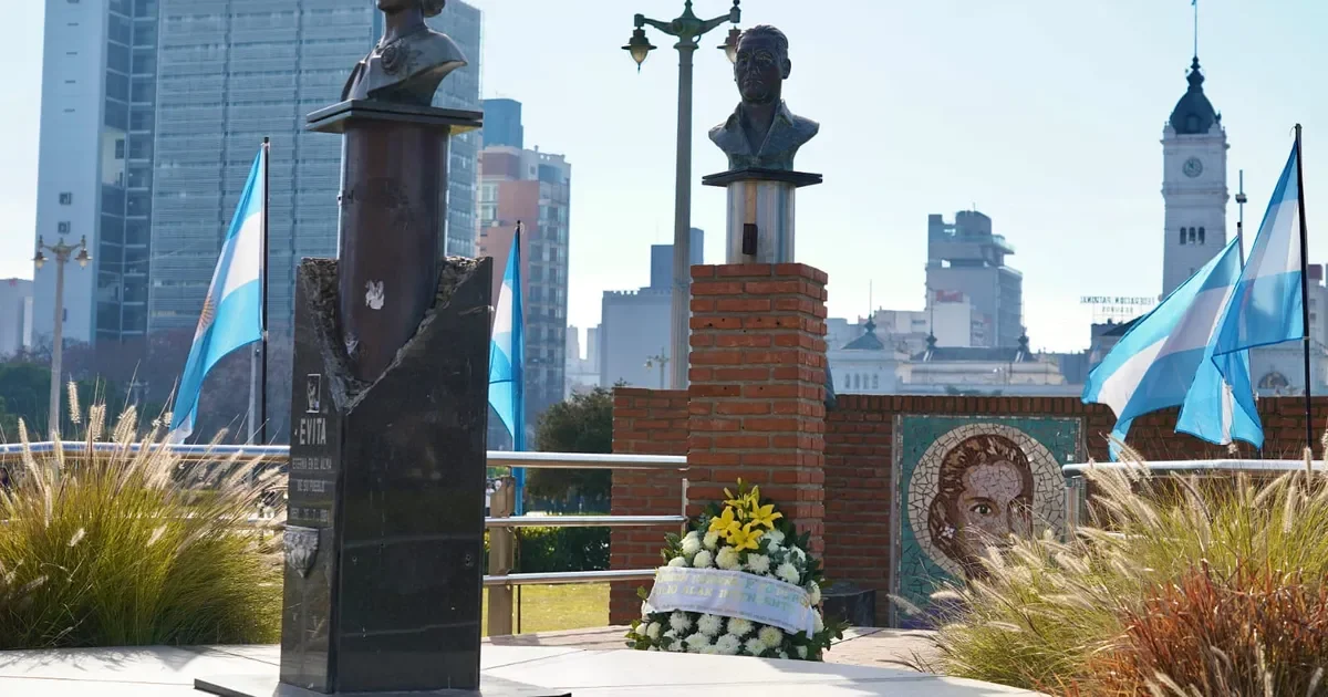 La Plata rinde homenaje a Eva Perón con un acto encabezado por Kicillof y Alak