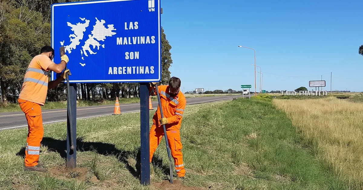 La Plata rinde homenaje a las Malvinas con carteles en espacios públicos y parques provinciales