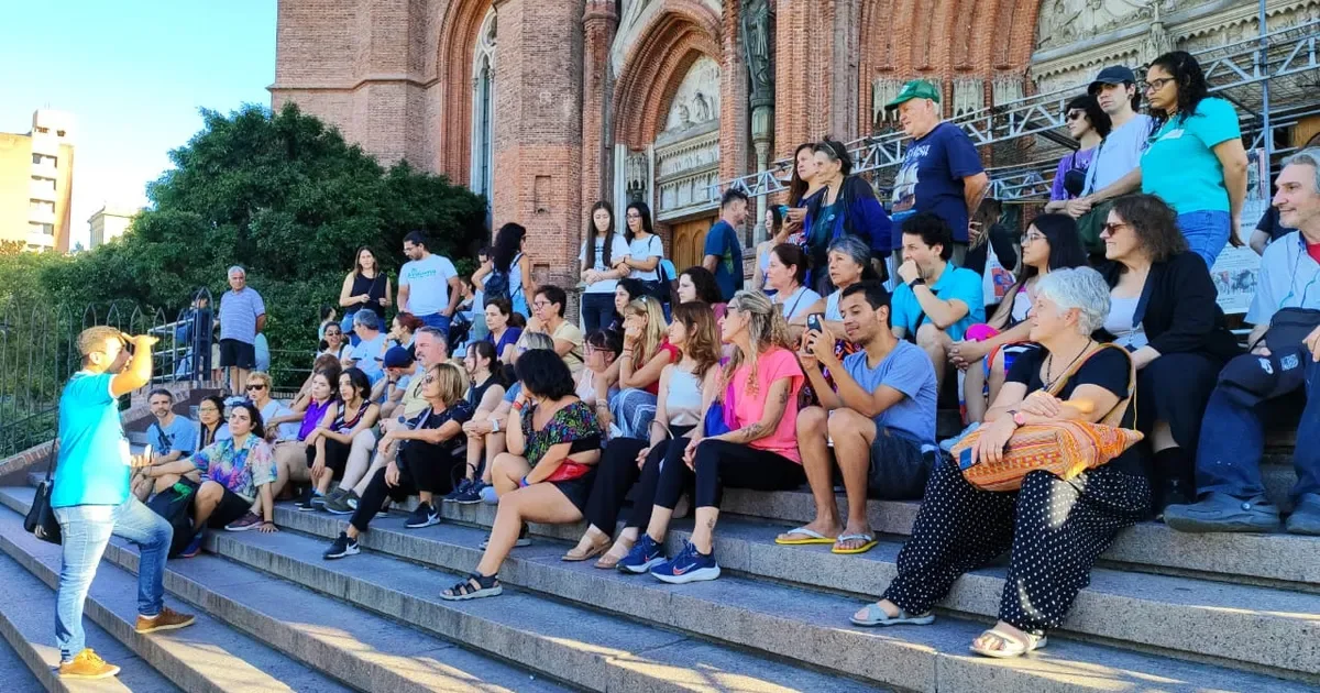 La Plata rinde homenaje a mujeres destacadas con un innovador Walking Tour por el 8M