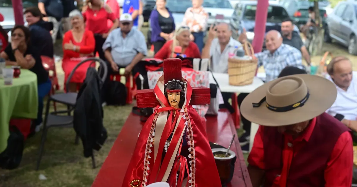 La Plata se llena de devotos en la multitudinaria fiesta del Gauchito Gil