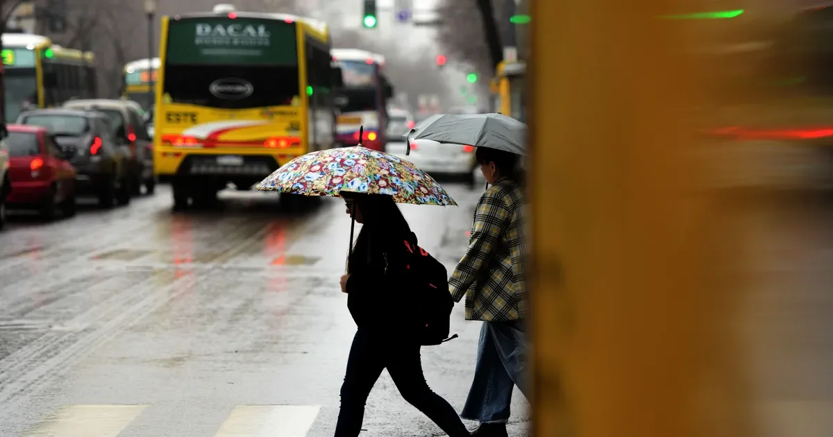 La Plata se prepara para intensas lluvias: vecinos en alerta por posibles inundaciones.