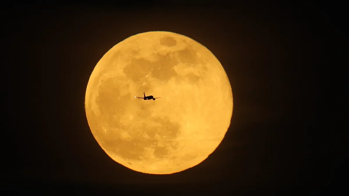 La Plata se prepara para observar la Luna de Gusano: detalles y horarios de avistamiento
