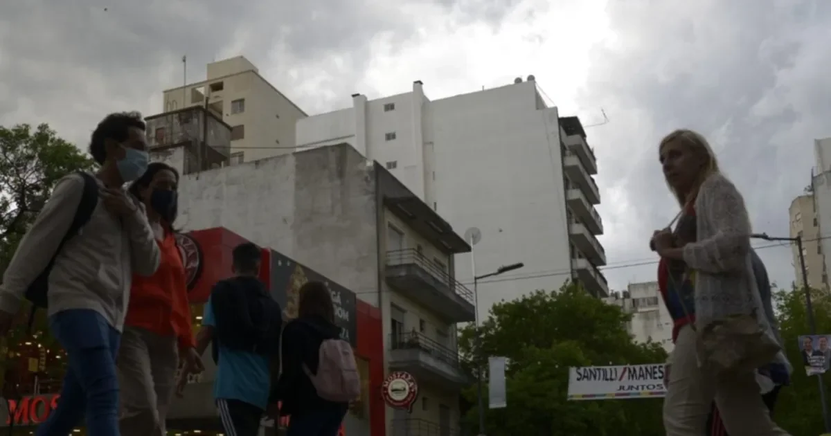 La Plata se prepara para tormentas y ráfagas: un miércoles frío y nublado