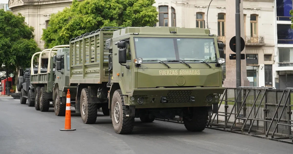 La Plata se transforma: tanques de guerra y un Dardo Rocha sorprenden a los vecinos por la filmación de Netflix