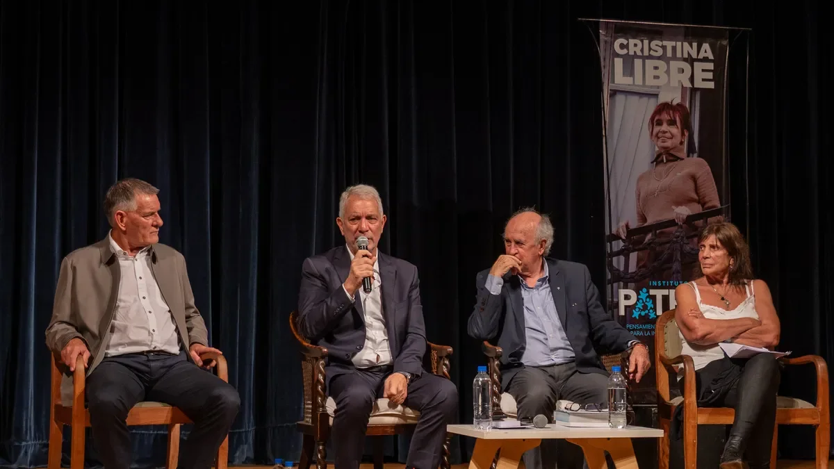La Plata se une en un emotivo acto en defensa de la libertad de Cristina
