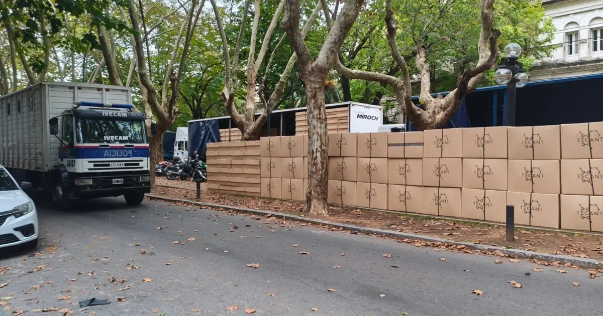 La Plata Soho interrumpe su rutina: vecinos desconcertados por camiones cargados de sorpresas