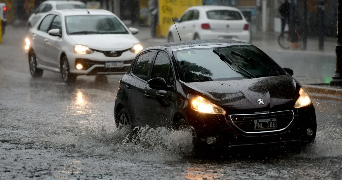 La Plata sufre inundaciones: Villa Elvira y Tolosa son las más afectadas por las lluvias