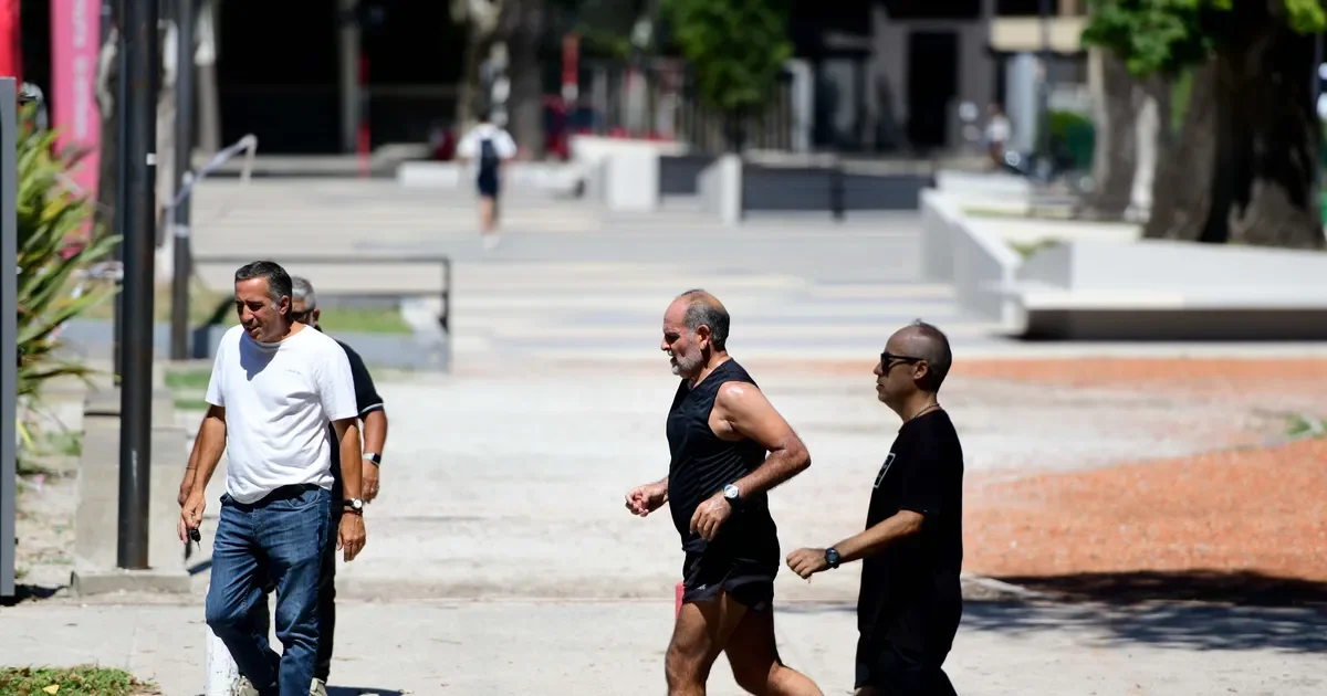 La Plata sufre olas de calor: vecinos se preparan para las esperadas lluvias