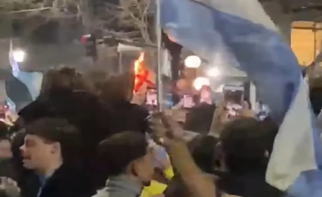 La Plata: un acto de protesta se vuelve viral tras la quema de una bandera británica