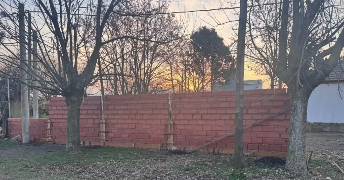 La Plata: Usurpación de casona municipal genera preocupación entre vecinos y cercena plaza pública
