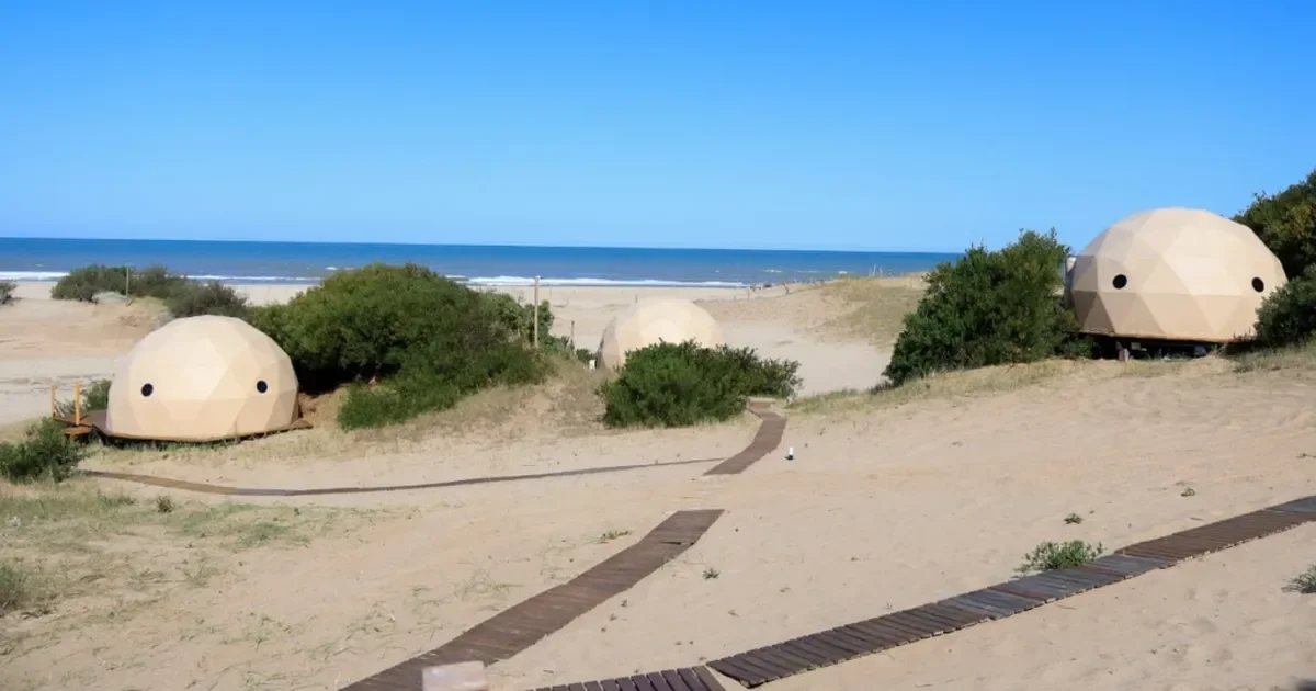 La playa oculta en la costa atlántica que atrae a los amantes de la naturaleza en la región