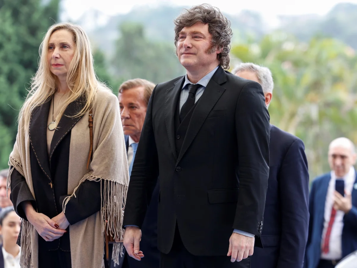 La presión de los hermanos Milei complica la gestión de Caputo en el contexto local
