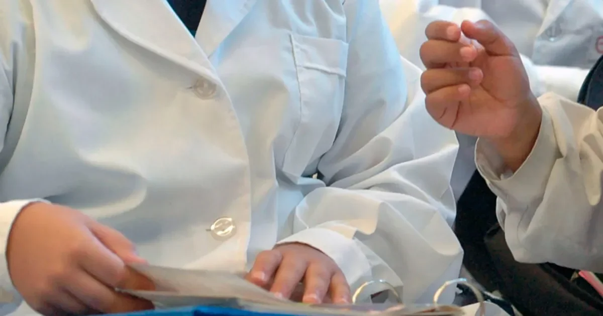 La Provincia alerta a familias de La Plata sobre el bienestar de estudiantes escolares