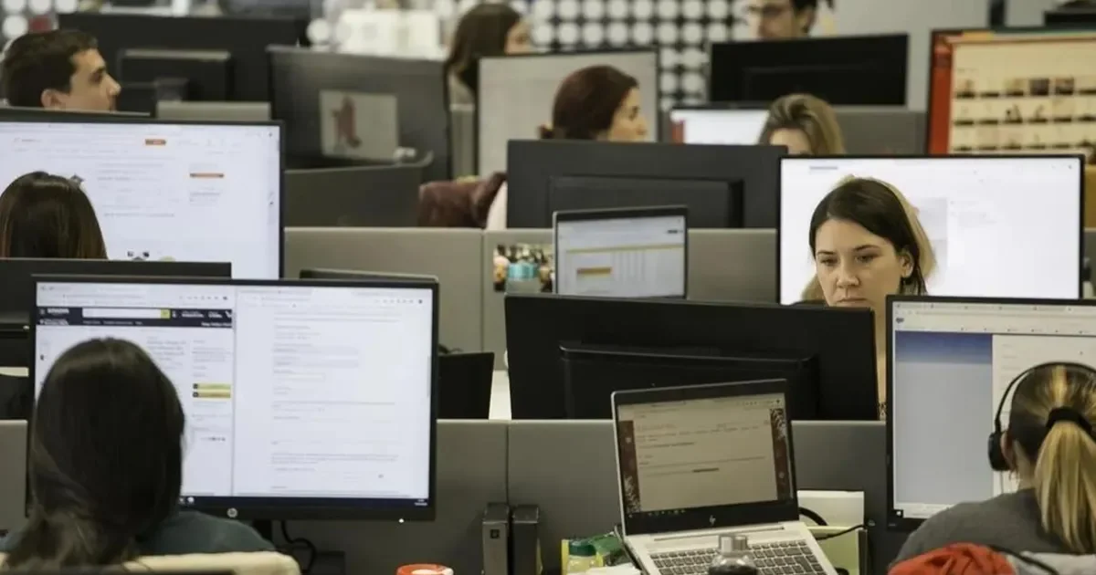 La Provincia prepara una oferta salarial para estatales y docentes que podría cambiar el panorama laboral en La Plata.