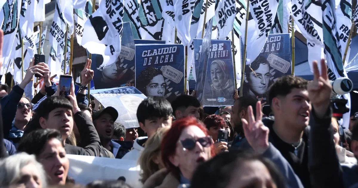 La Provincia recuerda a los desaparecidos en la Noche de los Lápices en Banfield